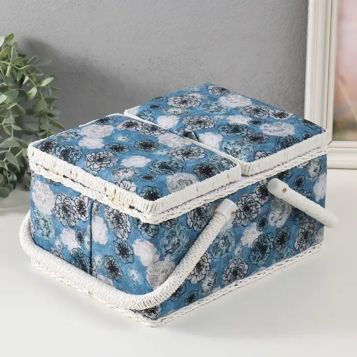 Шкатулка для рукоделия и шитья &laquo;Чёрно-белые цветы на голубом&raquo;, хранение ниток, иголок, мелочи, 19&times;26&times;14.5 см