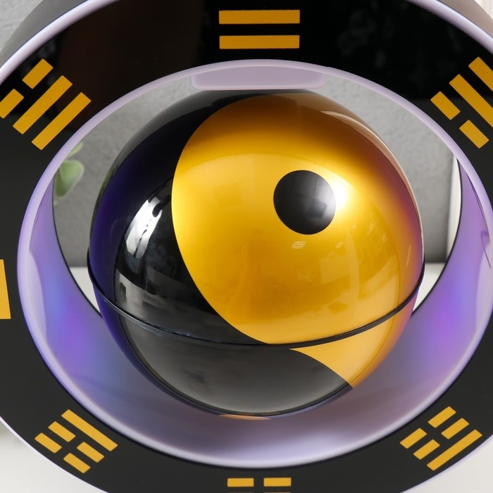 Левитирующий сувенир свет  Левитирующий сувенир свет "Инь-ян в круге" чёрный шар d=14 см 26х14х26 см