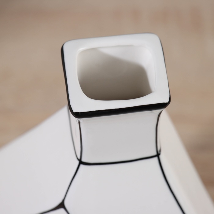 Ваза керамика настольная Ваза керамика настольная "Пикассо" (ручная роспись) грани горлышко, 24х16 см, чёрно-белый