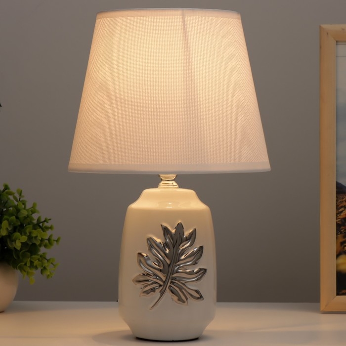 Настольная лампа Настольная лампа "Монстера" E14 40Вт белый 20х20х30 см RISALUX