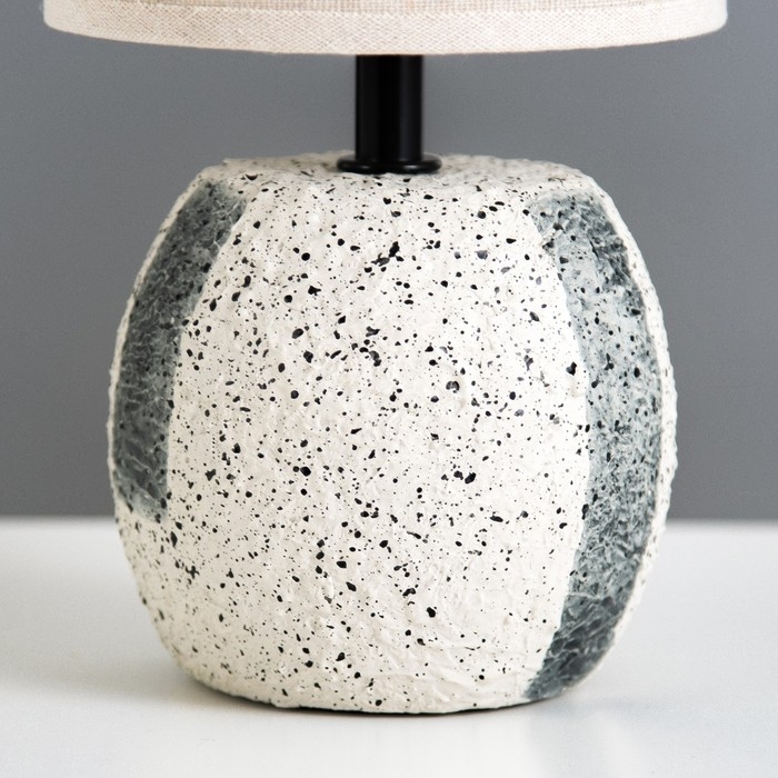 Настольная лампа Настольная лампа "Аделла" Е14 40Вт бело-серый 12х12х26 см RISALUX