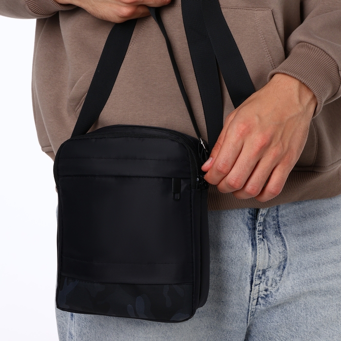 Сумка мужская на молниях, 3 наружных кармана, цвет чёрный Сумка мужская на молниях, 3 наружных кармана, цвет чёрный