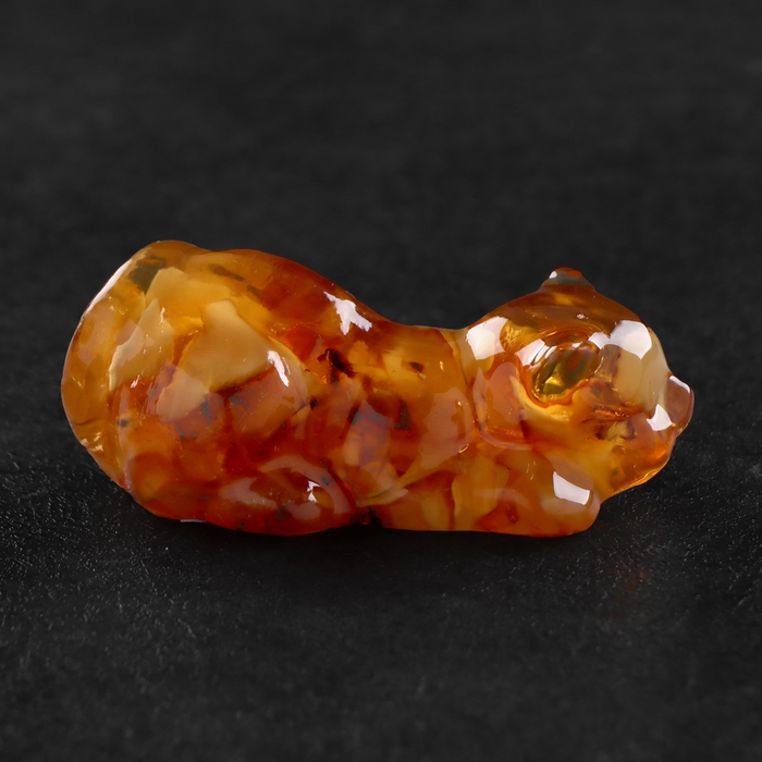 Сувенир Сувенир "Кот на охоте", янтарь