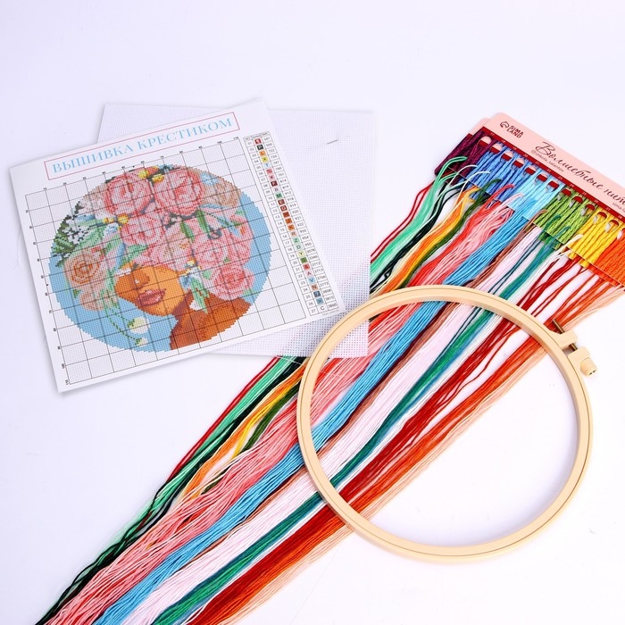 Вышивка на пяльцах «Розы», 20 х 20 см, набор для творчества Вышивка на пяльцах «Розы», 20 х 20 см, набор для творчества