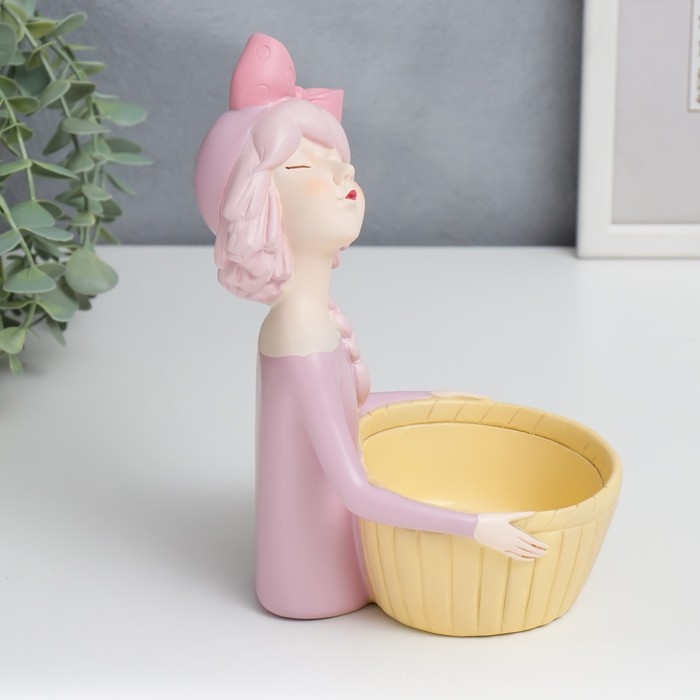 Сувенир полистоун подставка  Сувенир полистоун подставка "Девушка с корзиной" МИКС 20,3х16,8х25,5 см