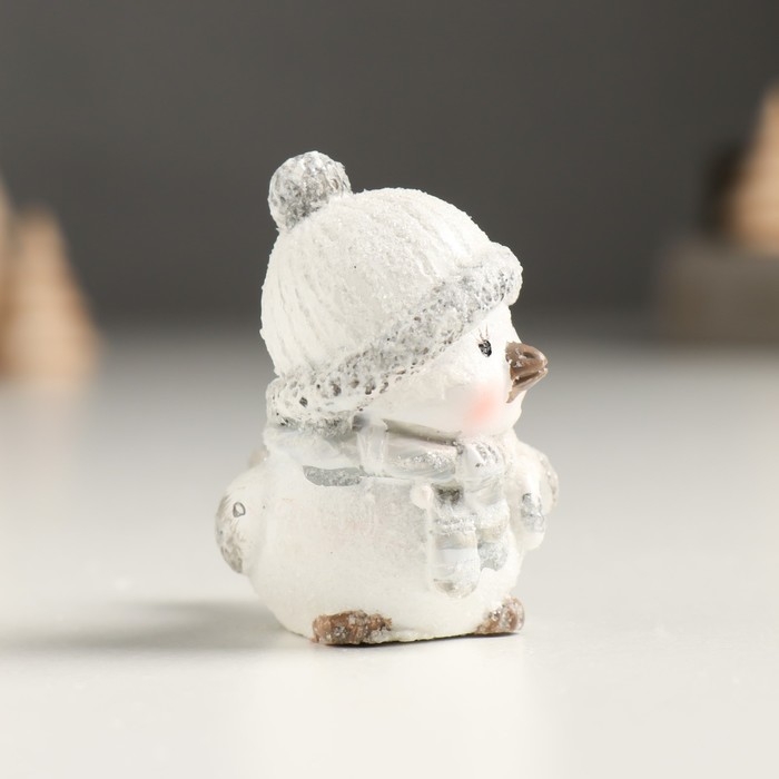 Сувенир полистоун Сувенир полистоун "Белый птенчик в шапке и вязанном шарфе" серебро МИКС 5х3,5х5 см