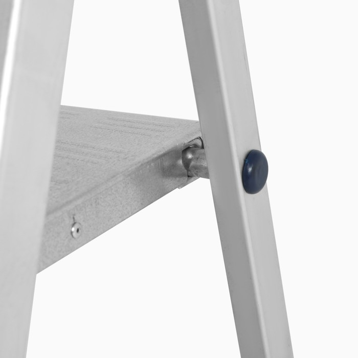 Стремянка ТУНДРА, алюминиевая, с органайзером, 5 ступеней, 1030 мм Стремянка ТУНДРА, алюминиевая, с органайзером, 5 ступеней, 1030 мм