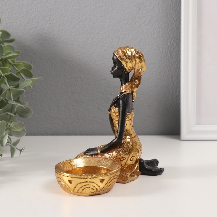 Сувенир полистоун подсвечник Сувенир полистоун подсвечник"Африканка Рудо в золотом платье у тазика"d=4 см 9,5х12,5х14 см