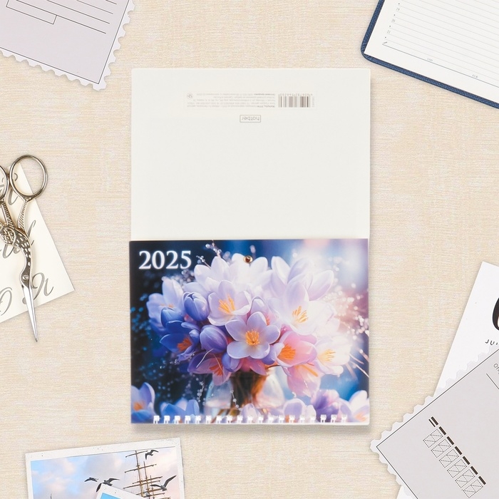 Календарь квартальный мини-трио Календарь квартальный мини-трио "Грация цветов" 2025 год, 19,5 х 44 см