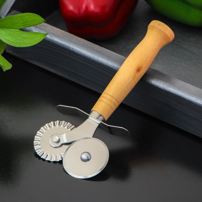 Нож для пиццы и теста двойной Доляна «Классик», 16 см, цвет бежевый Нож для пиццы и теста двойной Доляна «Классик», 16 см, цвет бежевый