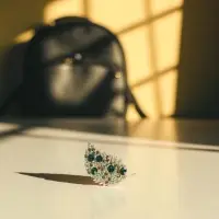 Брошь &laquo;Листочек&raquo;, зелёная в золоте