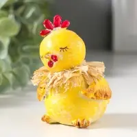 Сувенир полистоун "Жёлтый цыплёнок с соломенным венком" 7х7х8 см