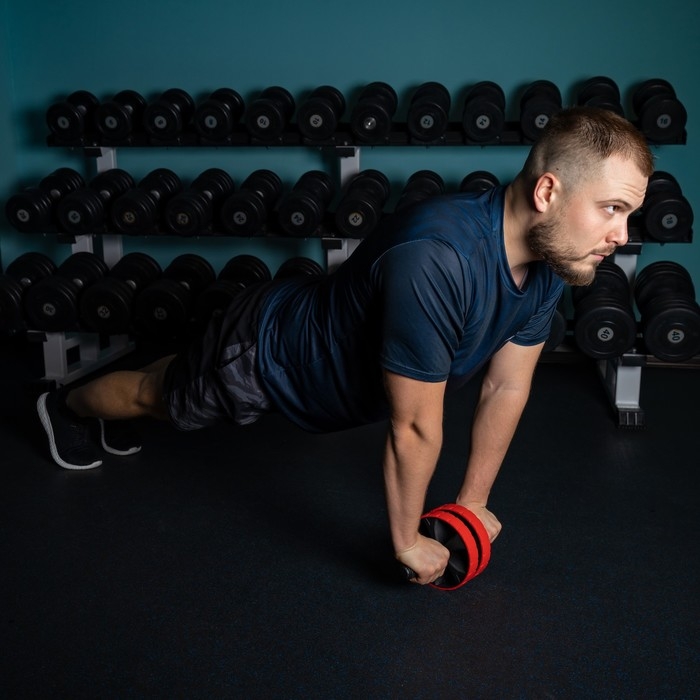 Ролик для пресса ONLYTOP, 31х17х17 см, с ковриком, цвет красный Ролик для пресса ONLYTOP, 31х17х17 см, с ковриком, цвет красный