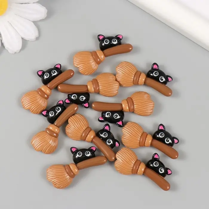 Декор для творчества пластик "Котик на метле" 2х3,4х0,6 см