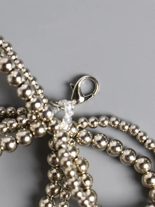 Брелок на карабине Брелок на карабине "Двойной бант" серебро, бусины d=0,4 и 0,5 см 11,5х9,5х1 см