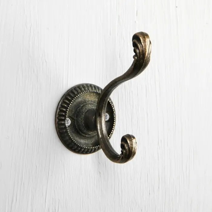 Крючок мебельный ТУНДРА TKd=019, двухрожковый, цвет бронза