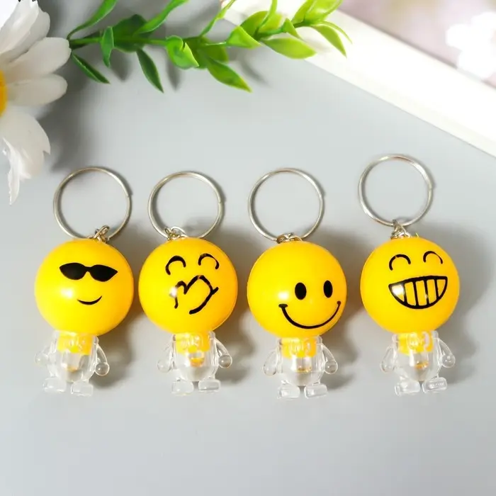 Фонарик свет на кольце  Фонарик свет на кольце "Смайлик-малыш с ножками" мигает МИКС 4х2,5х2,7 см