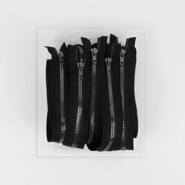 Молния «Трактор», №5, разъёмная, декоративное звено «Акулий зуб», замок автомат, 90 см, чёрная Молния «Трактор», №5, разъёмная, декоративное звено «Акулий зуб», замок автомат, 90 см, чёрная