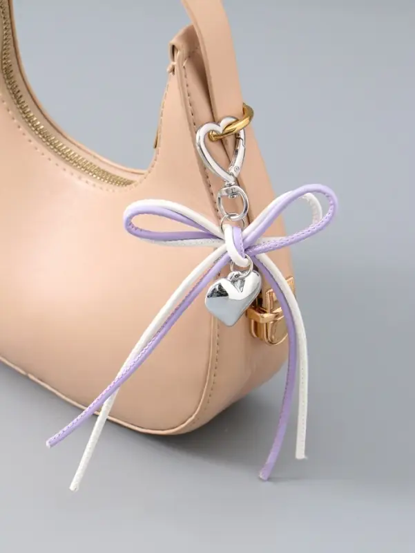 Брелок на карабине "Двойной бант с сердцем" бело-сиреневый 14х9х1,5 см