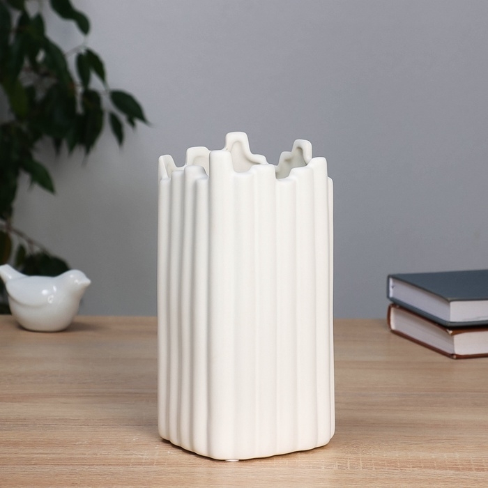 Ваза керамика настольная Ваза керамика настольная "Барнаби" 21х10,5 см, белый