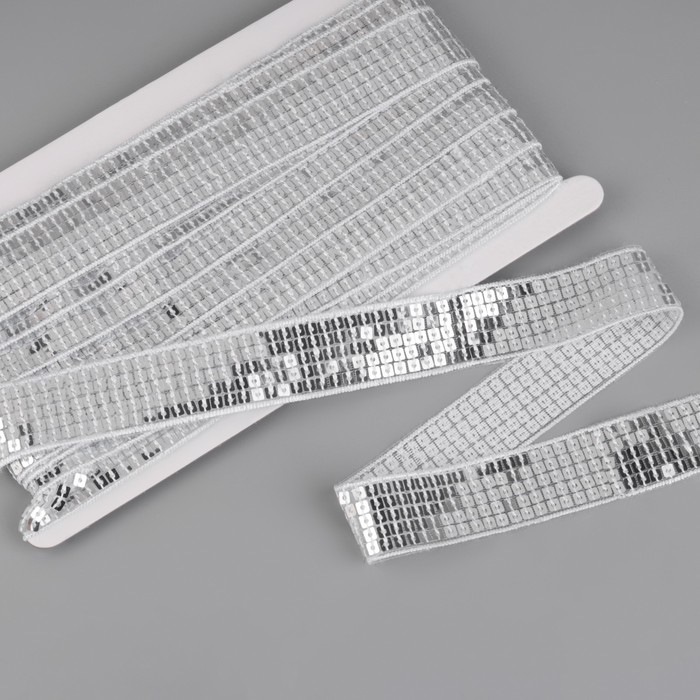 Лента декоративная с квадратными пайетками, 2,5 см, 9 ± 0,5 м, цвет серебряный Лента декоративная с квадратными пайетками, 2,5 см, 9 ± 0,5 м, цвет серебряный