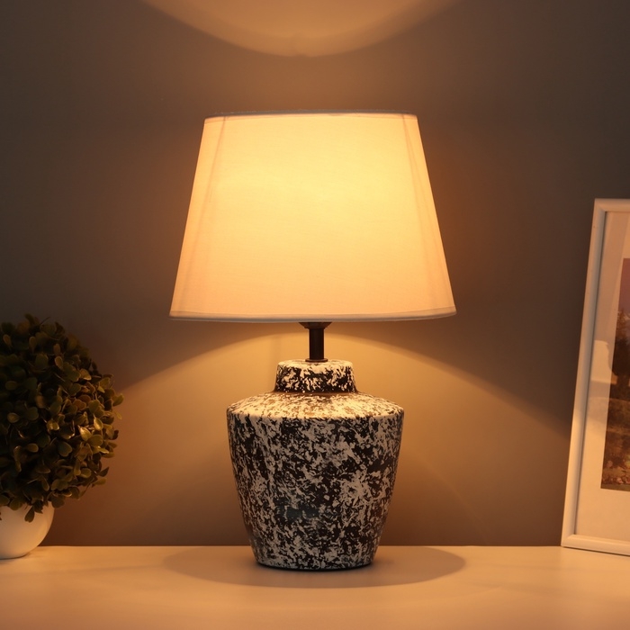 Лампа настольная Лампа настольная "Клауд" 1х40Вт Е27 черный/белый 25х25х38,,5см