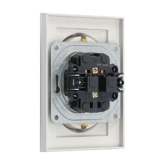 Розетка двухместная TOT Glossy Glass, 16 А, скрытая, с з/к, стекло, серебристая Розетка двухместная TOT Glossy Glass, 16 А, скрытая, с з/к, стекло, серебристая