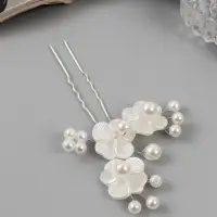 Шпилька для волос QF &laquo;Эмилия&raquo;, резные цветы шарики, 9&times;6 см, белая