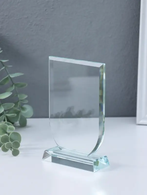 Стела наградная стекло "Плакетка" площадка 9,7х13 см 4,8х9,7х13,8 см