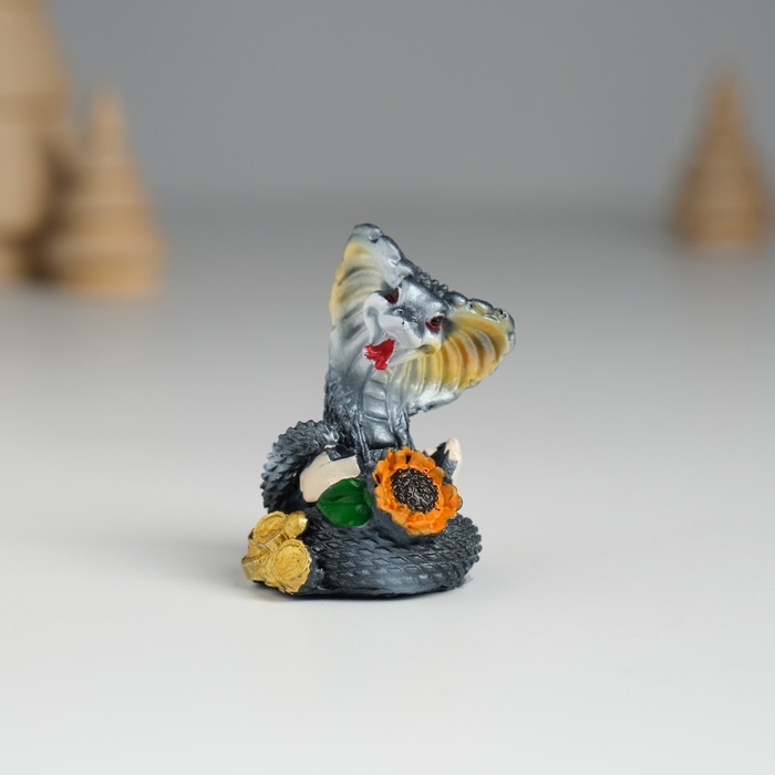 Сувенир полистоун Сувенир полистоун "Змейка тёмная с подсолнухом" МИКС 7х3х4,3 см