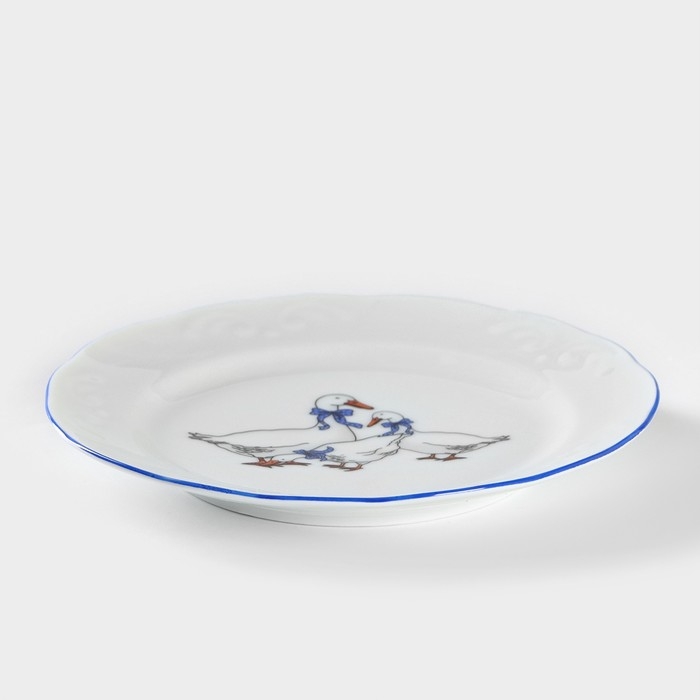 Тарелка фарфоровая «Гуси», d=17,5 см, МИКС Тарелка фарфоровая «Гуси», d=17,5 см, МИКС