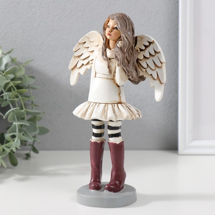 Сувенир полистоун Сувенир полистоун "Девочка-ангел в платье, с полосатыми гетрами и в сапогах" 12х6,5х19,5 см 970350