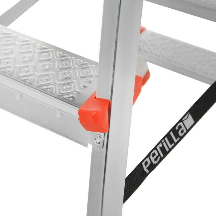 Стремянка PERILLA 122405, оцинкованная, двухсторонняя, 5 ступеней, 1030 мм Стремянка PERILLA 122405, оцинкованная, двухсторонняя, 5 ступеней, 1030 мм