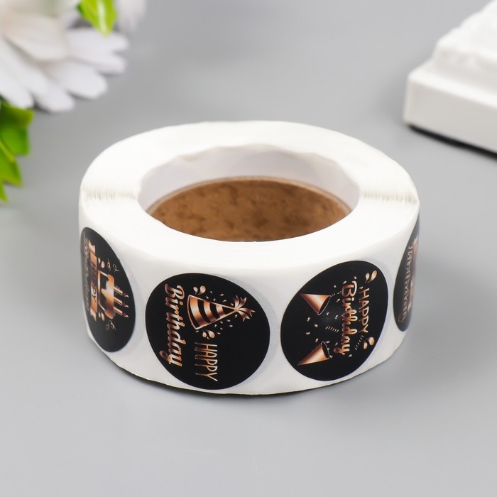 Наклейка бумага "День рождение" золото d=2,5 см 500 шт в рулоне 3х6,5х6,5 см