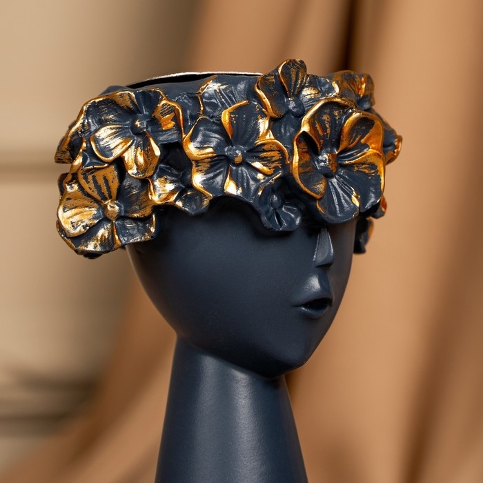 Подсвечник полистоун «Девушка с венком» 9,5 х 9,5 х 14 см МИКС