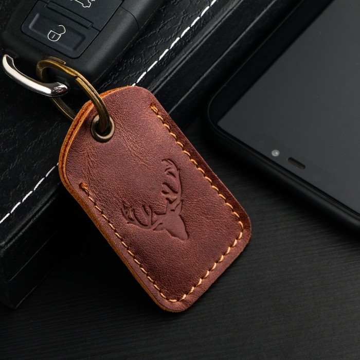 Брелок кожаный для ключа, метка, прямоугольный, натуральная кожа, коричневый, олень Брелок кожаный для ключа, метка, прямоугольный, натуральная кожа, коричневый, олень