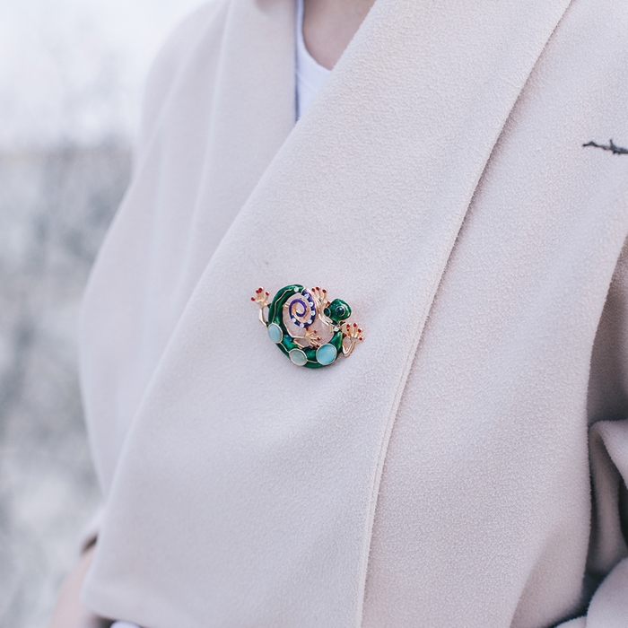 Брошь «Хамелеон», цветная в золоте Брошь «Хамелеон», цветная в золоте