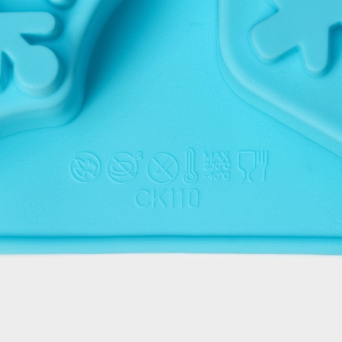 Форма для выпечки новогодняя Доляна «Новый год. Снежинка», силикон, 26,5×18,5 см, 6 ячеек, цвет голубой Форма для выпечки новогодняя Доляна «Новый год. Снежинка», силикон, 26,5×18,5 см, 6 ячеек, цвет голубой