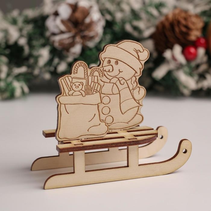 Сувенир Санки Сувенир Санки "Снеговик+подарок", 10х8,5х4,7 см