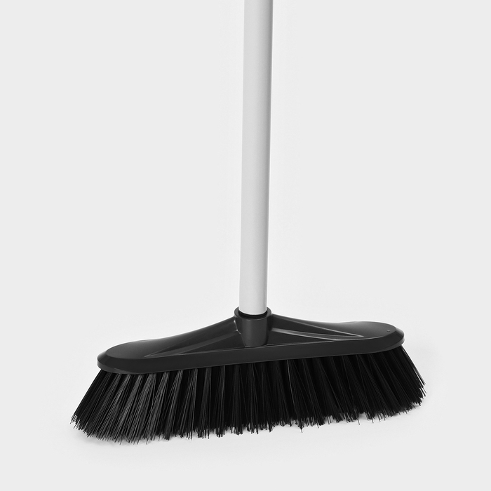 Щётка для пола с черенком «Комфорт», жёсткая, цвет МИКС Щётка для пола с черенком «Комфорт», жёсткая, цвет МИКС