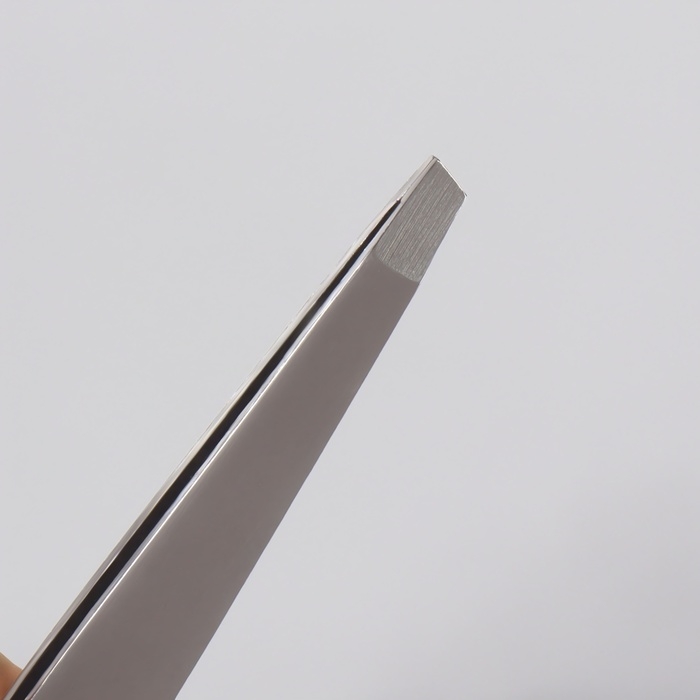 Пинцет «Premium» скошенный, широкий, 9,6 см, на блистере, цвет серебристый Пинцет «Premium» скошенный, широкий, 9,6 см, на блистере, цвет серебристый