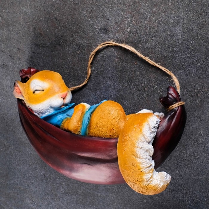 Подвесной декор  Подвесной декор "Белка в гамаке" 29x13x17см