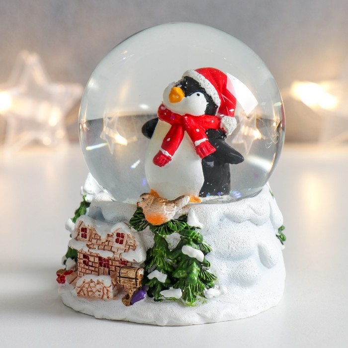 Сувенир полистоун водяной шар Сувенир полистоун водяной шар "Пухлый пингвинёнок в шарфике" 7х6,7х8,8 см