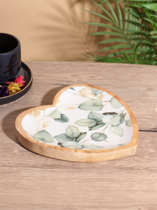 Блюдо в форме сердца «Листья», дерево манго, 20.5×20×2.3 см Блюдо в форме сердца «Листья», дерево манго, 20.5×20×2.3 см