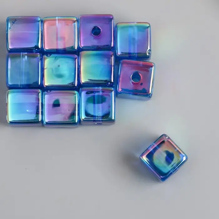 Бусина для творчества пластик "Кубик. Прозрачный перламутр" синий 1,4х1,4х1,4 см