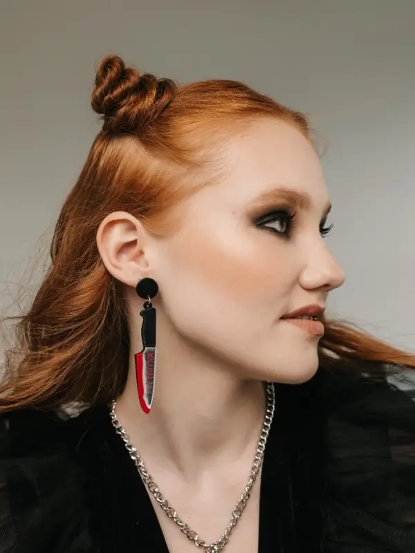Серьги акриловые &laquo;Ножи&raquo;, окровавленные, красно-белые в чёрном металле