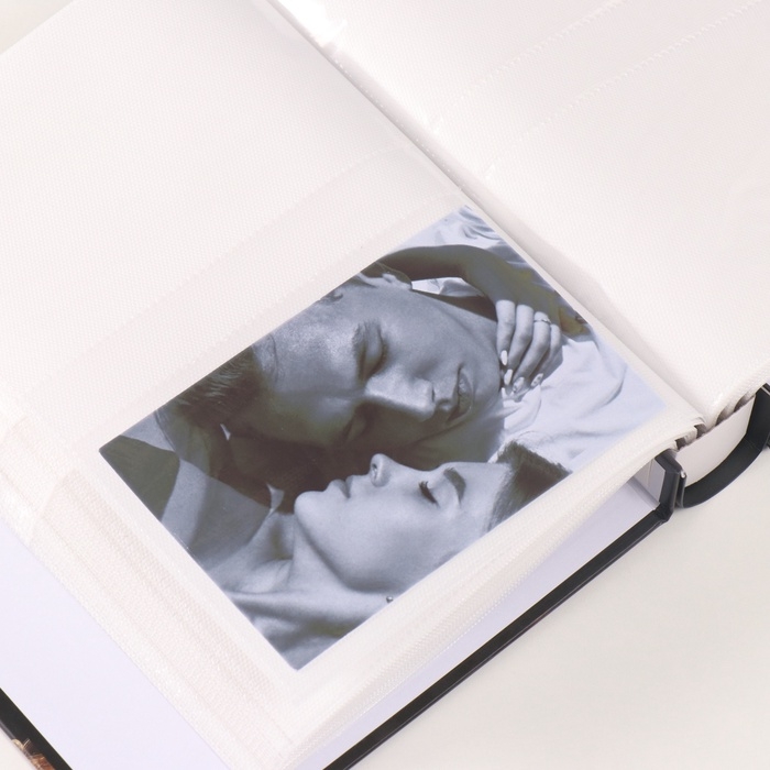 Фотоальбом на 200 фото 10х15 см Фотоальбом на 200 фото 10х15 см "Цветок в ночи" в коробке 5,5х20,5х26,5 см