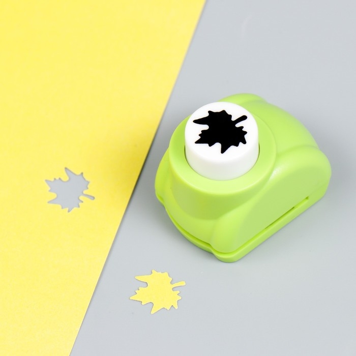 Дырокол фигурный d=1,5 см "Кленовый лист" МИКС 3,5х4х4 см