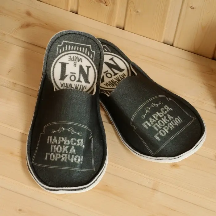 Набор для бани с принтом &laquo;Крутой мужик&raquo;, 4 предмета: шапка, рукавица, тапочки, коврик, полиэфир, тёмный, &laquo;Банная забава&raquo;