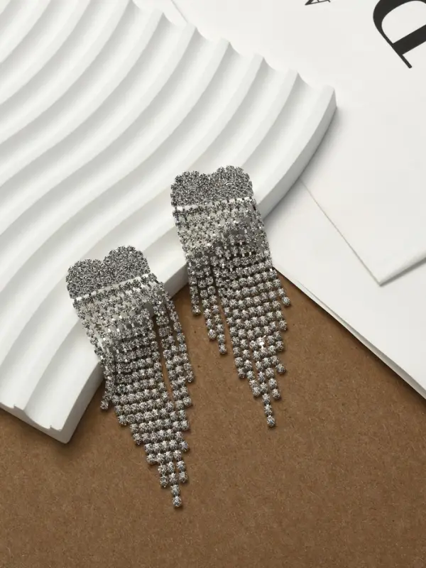 Серьги висячие со стразами &laquo;Вечное сияние&raquo;, сердечки, белые в серебре